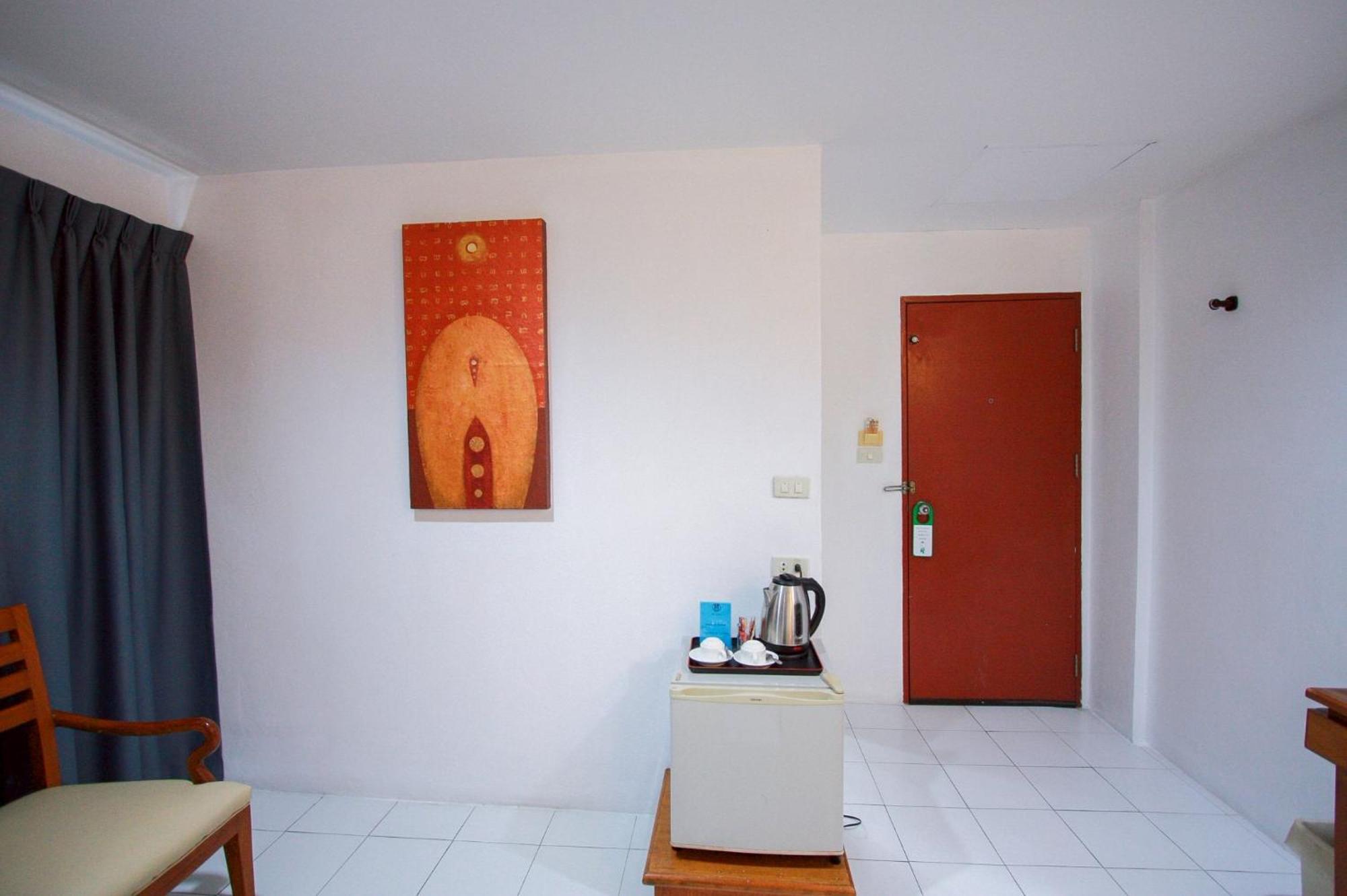18 Coins Budget Hotel Pattaya Room photo